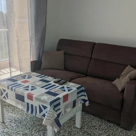 Apartment Climatise Avec Coin Nuit 150m De La
