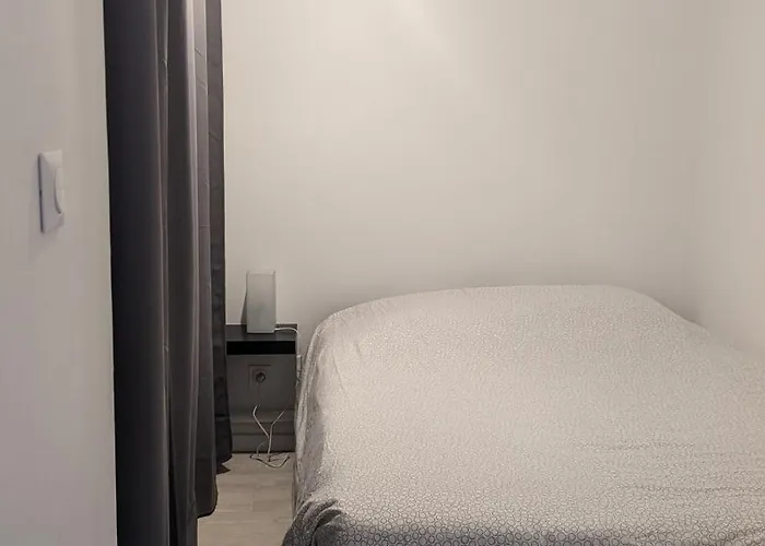 Climatise Avec Coin Nuit 150m De La Апартаменты Ле-Лаванду