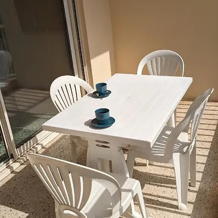 Apartment Climatise Avec Coin Nuit 150m De La Le Lavandou
