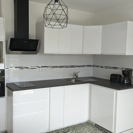 Climatise Avec Coin Nuit 150m De La Apartment