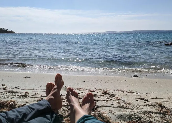 Climatisé Avec Coin Nuit 150m De La Le Lavandou